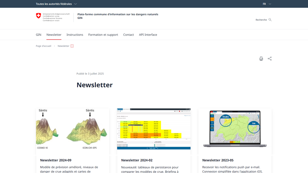 Capture d'écran d'une page web intitulée 'Newsletter' affichant trois extraits de newsletters côte à côte avec des graphiques et des cartes avec des repères.