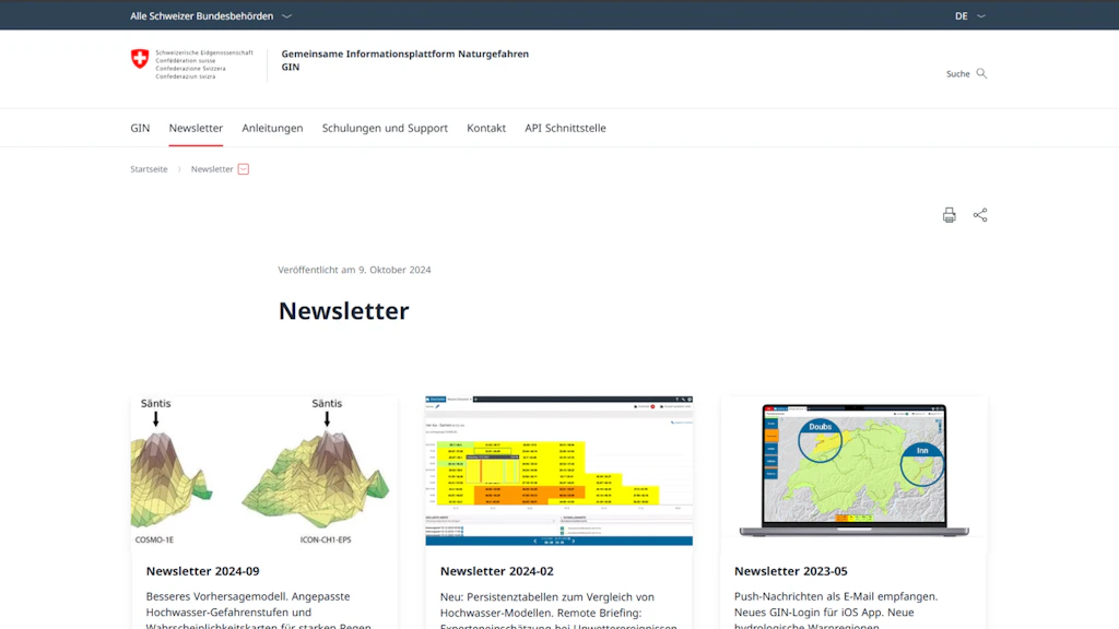 Screenshot einer Webseite mit dem Titel 'Newsletter' und drei nebeneinander angeordneten Ausschnitten von Newslettern, darunter Diagramme und Karten mit Markierungen.
